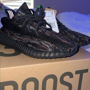 YEEZY BOOST 350 V2 - MX ROCK NWT